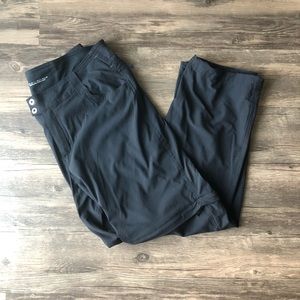 EUC Columbia zip off hiking pants